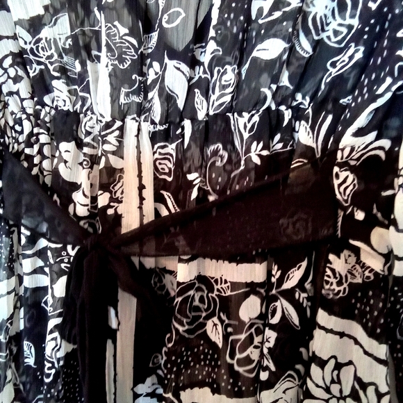 Milano Floral Peplum Blouse with Faux Belt - Picture 4 of 12